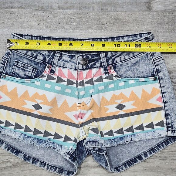 Iris Aztec Southwest Style Blue Denim Shorts Small - Picture 4 of 8